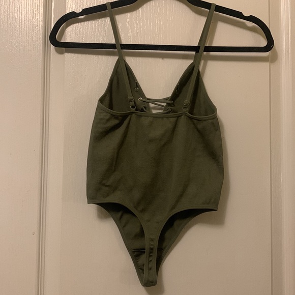 ~REVAMPED V-neck bodysuit~ - Picture 3 of 3